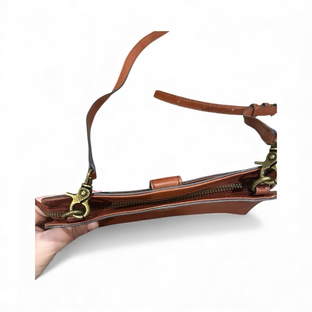 Fyre Chic Tan Leather Crossbody Bag - Picture 6 of 8